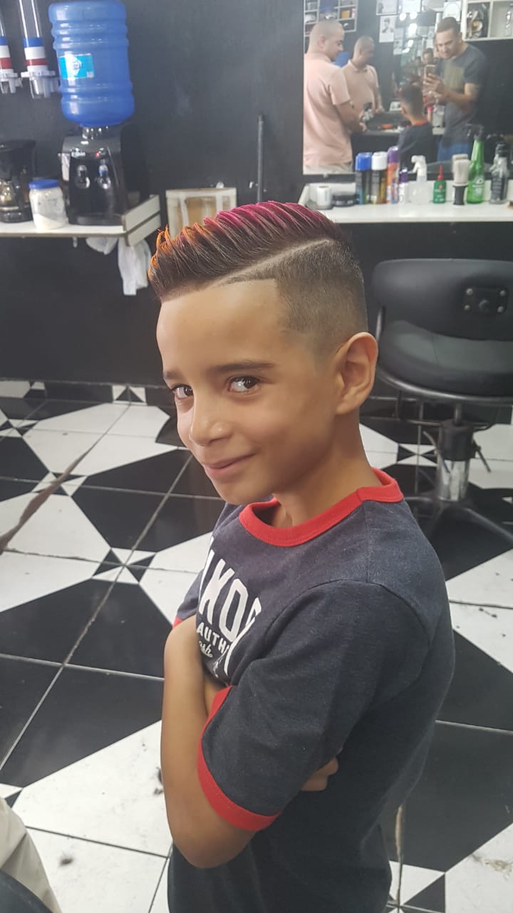 Rones Salão e Barbearia - Corte Degradê Infantil com Listra 