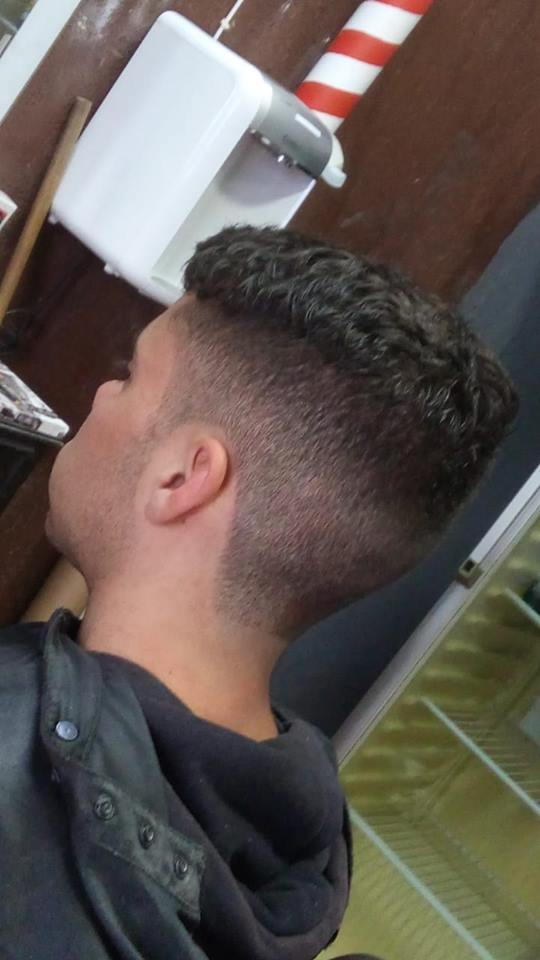 Corte real barbearia - Aquele corte em V #risco #risoemv #barbearia  #cortedecabelo #cabelomasculino #degrade #barber #barbershop #camponovo  #zonasul #portoalegre #vemprocorte