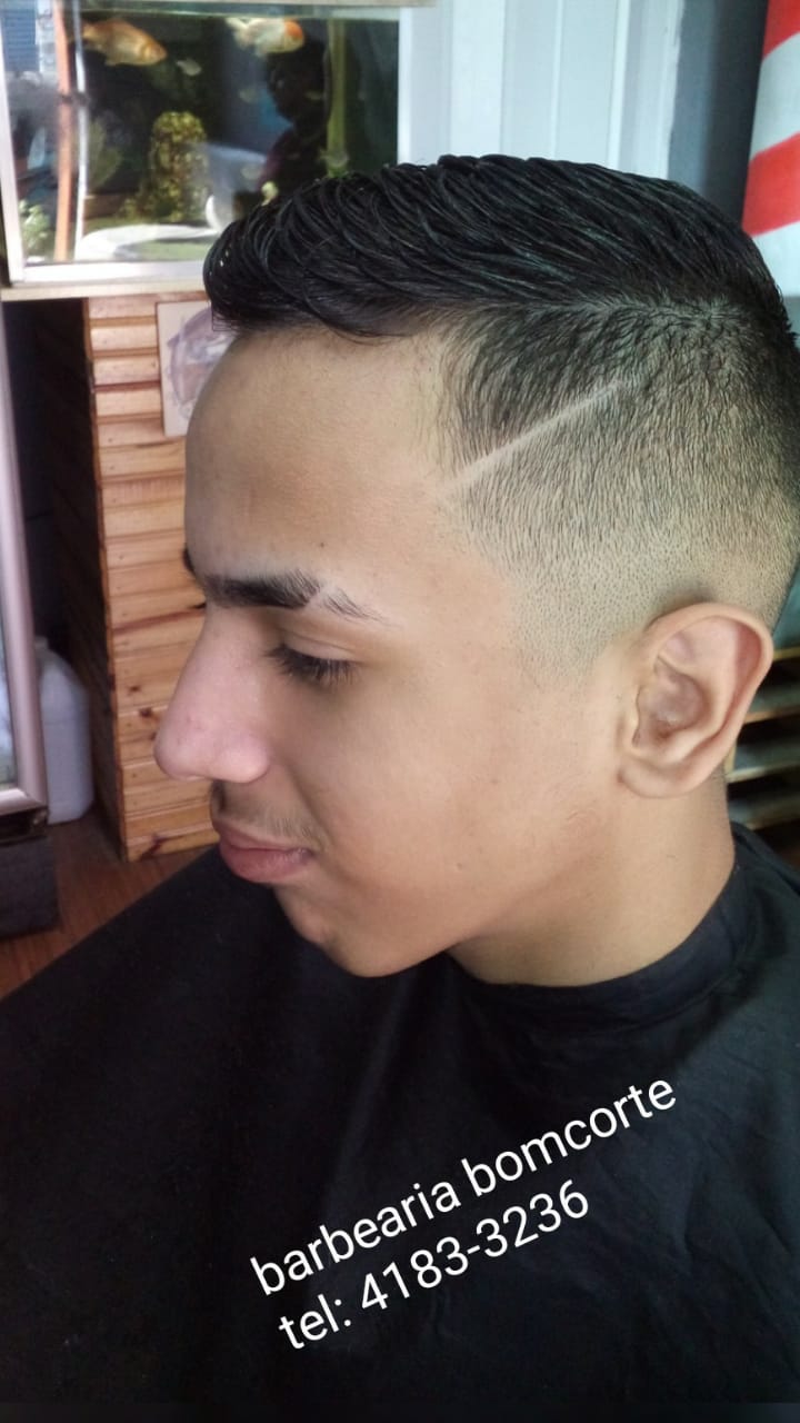 Corte real barbearia - Aquele corte em V #risco #risoemv #barbearia  #cortedecabelo #cabelomasculino #degrade #barber #barbershop #camponovo  #zonasul #portoalegre #vemprocorte